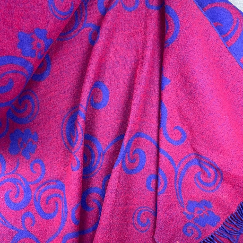 Iraisa Reversible‎ Poncho Wrap Purple Magenta Floral Scroll Fringe Acrylic Korea